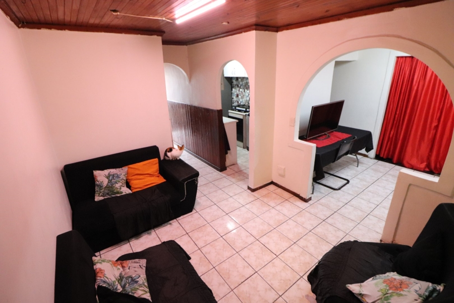 5 Bedroom Property for Sale in Lentegeur Western Cape